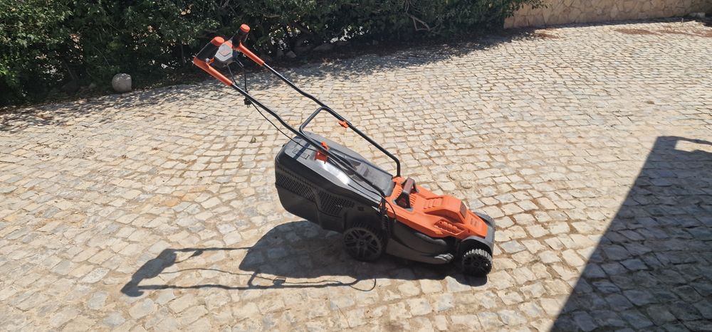 Corta-Relva eléctrico Black&Decker Com 2 anos de garantia