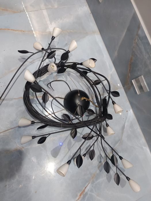 Żyrandol wzór splot gałęzi liśćmi