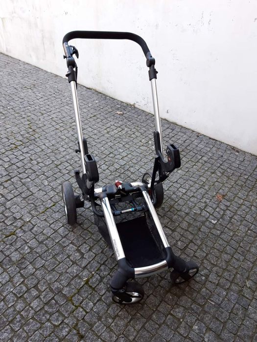 Carrinho Rider da Jané cromado com cadeira em azul escuro