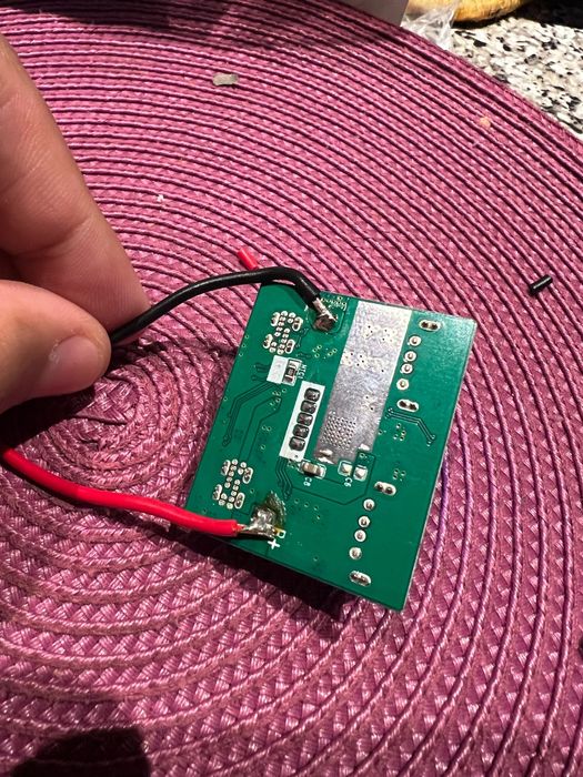 Корпус на 4 шт АКБ 21700 повербанка пой пайку