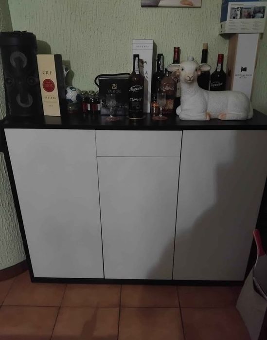Vendo este conjunto de móveis em muito bom estado