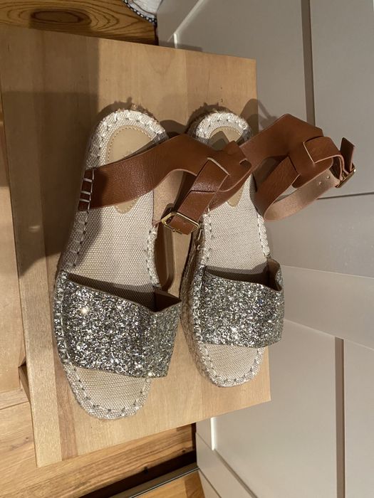 Espadryle/sandały na płaskiej podeszwie.  H&M