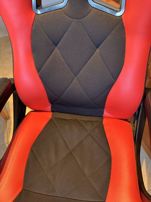 Cadeira Gamer Genesis – Preto e Vermelho (Excelente Estado!)