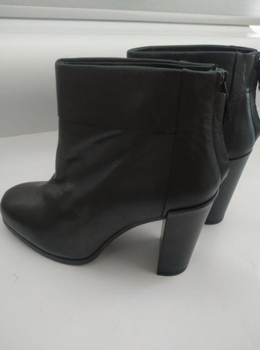 Кожаные ботинки фирмы Cos