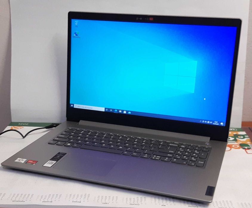 Lenovo Ideapad 3-17ADA - 17"/A3050U/4GB/256GB