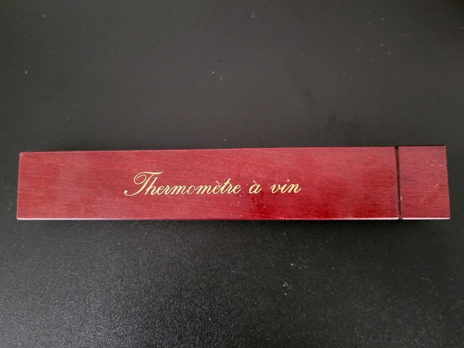 Termómetro para vinho em caixa de madeira