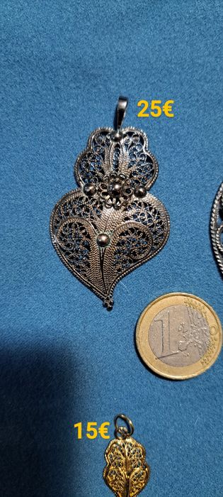 Pendentes vintage em prata contrastada.