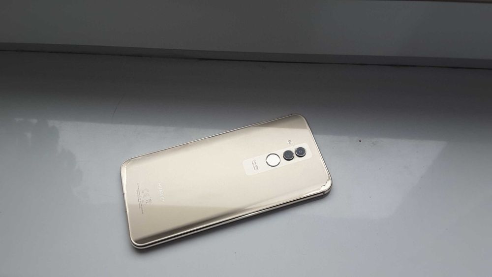 Telefon komórkowy Huawei kolor ZŁOTY plus nowe etui