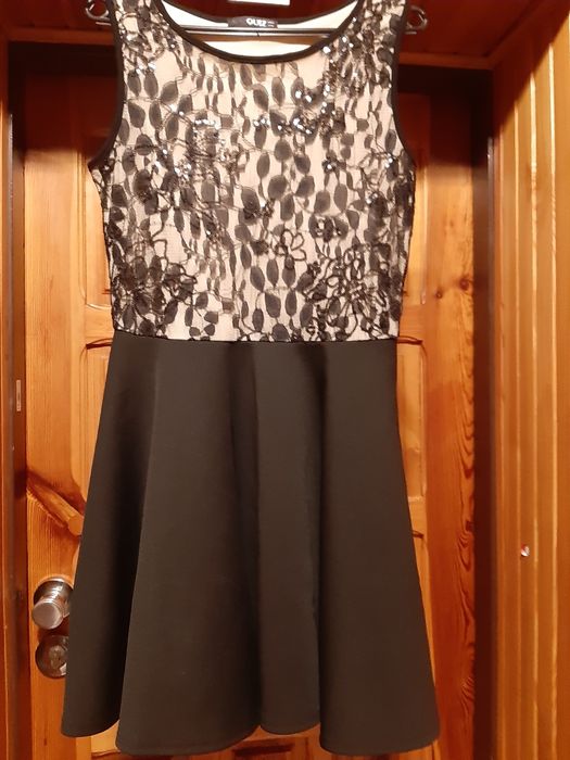 Koronkowa czarna sukienka