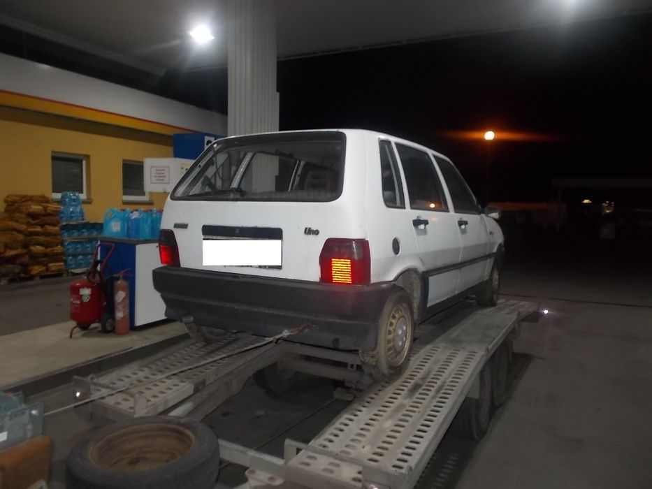 Fiat Uno,biały,5 drzwi,przeznaczony na części