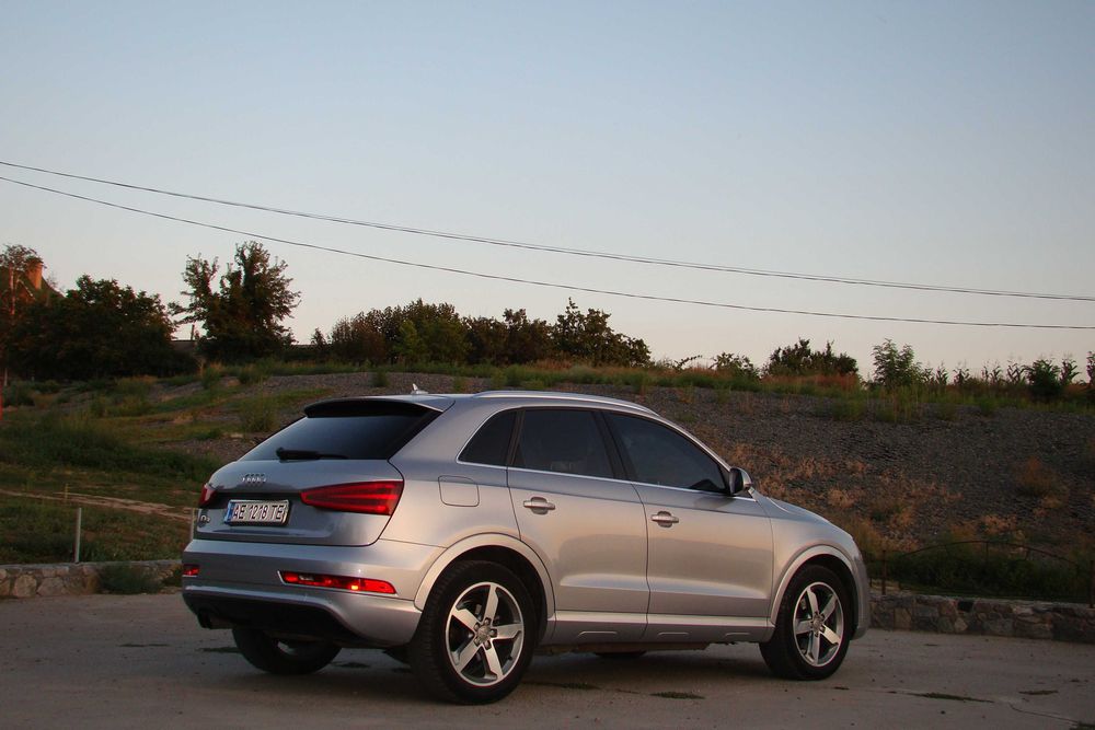 Продам  AUDI  Q3