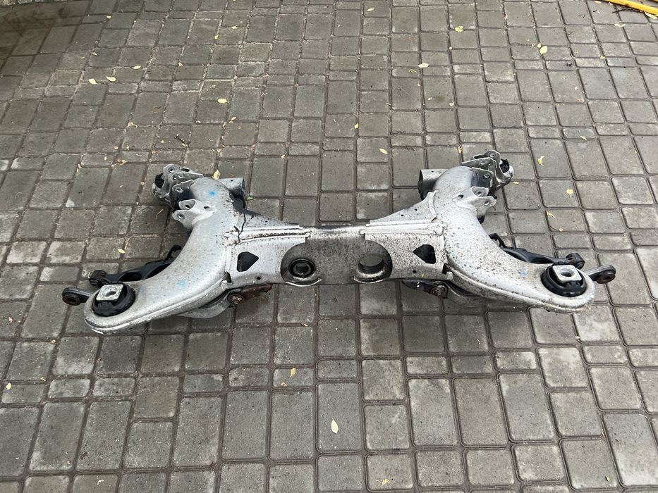 Mercedes w211 e220 cdi задній підрамник в ідеальному стані