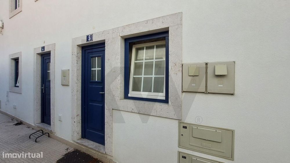 Apartamento T0 remodelado no Condomínio Pátio das Padeiras - Estrela
