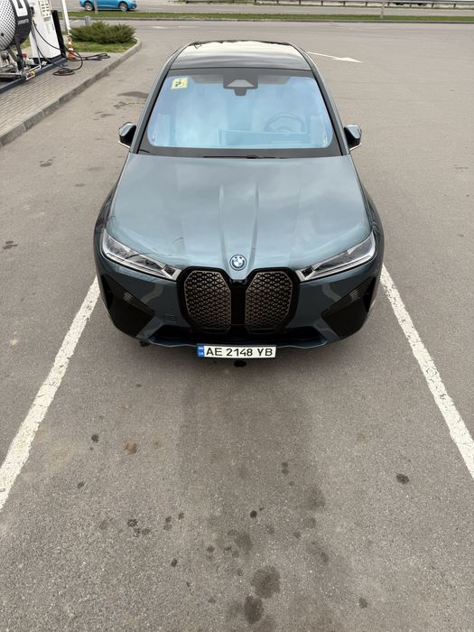 Єлектромобіль IX 2023