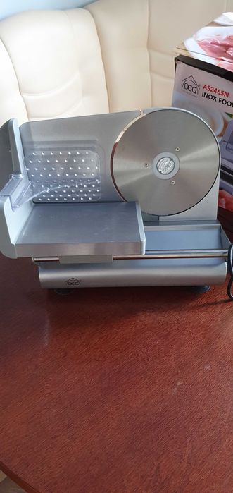 Нарізка,скибкорізка електрична