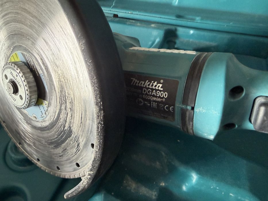 Акумуляторна кутова шліфмашина Makita LXT DGA900
