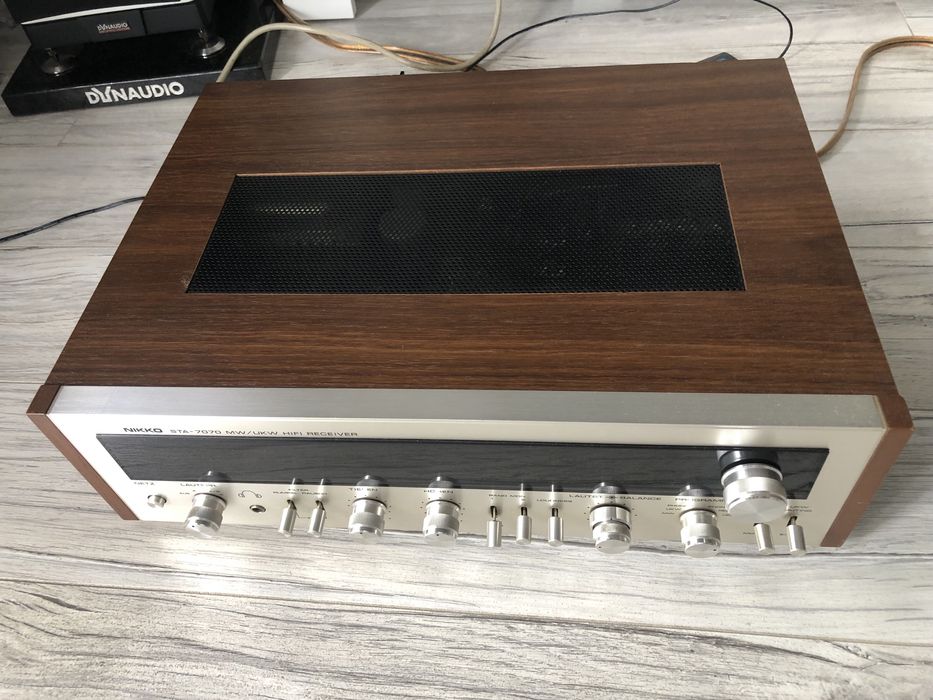 Amplituner Nikko STA-7070