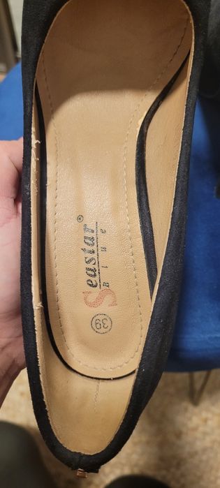 Czarne szpilki zamszowe