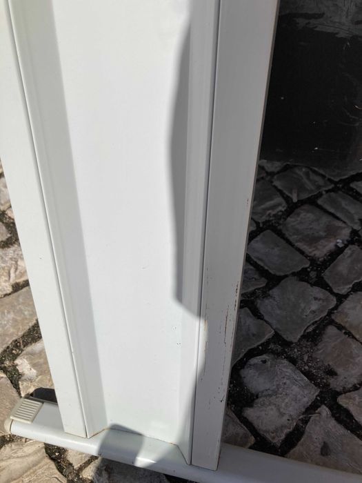 Mesa de escritório cinzenta
