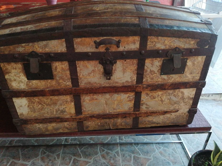 baú em madeira medieval