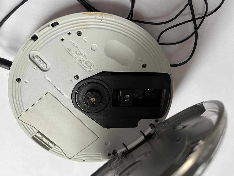 Sony Atrac 3 plus MP3 CD Walkman G-Protection D-NE711