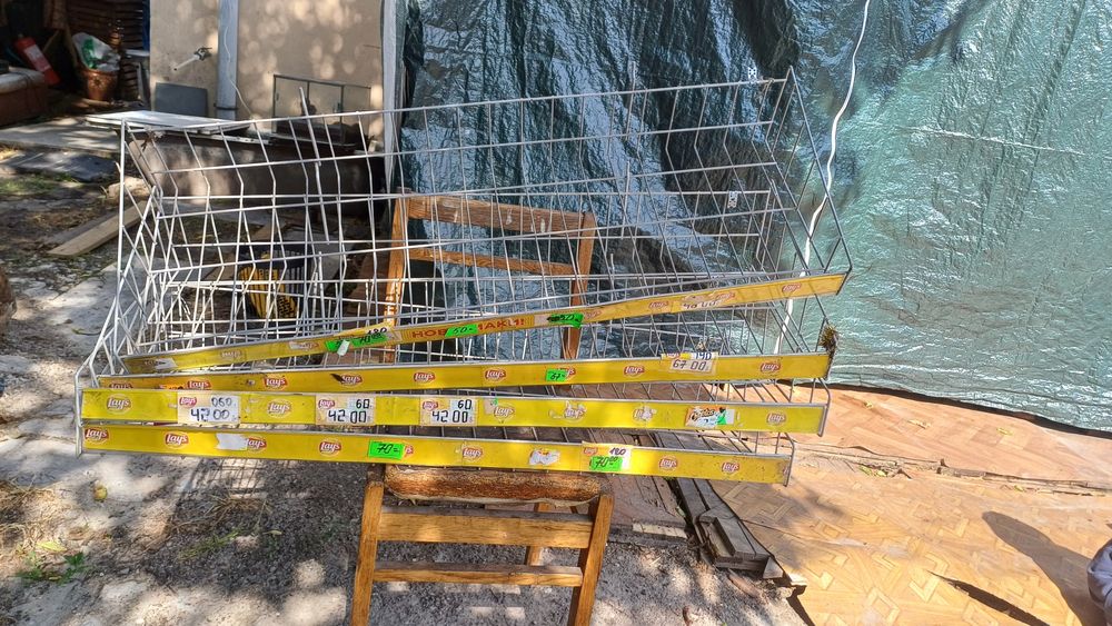 Железные полки идеальном состояний