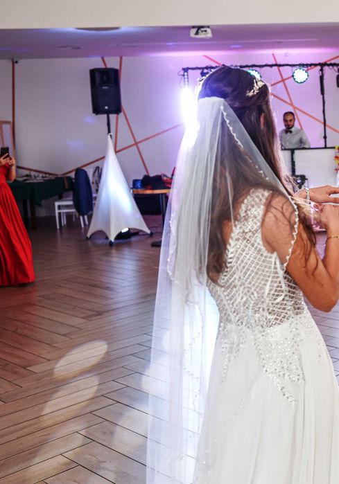 suknia ślubna z welonem
