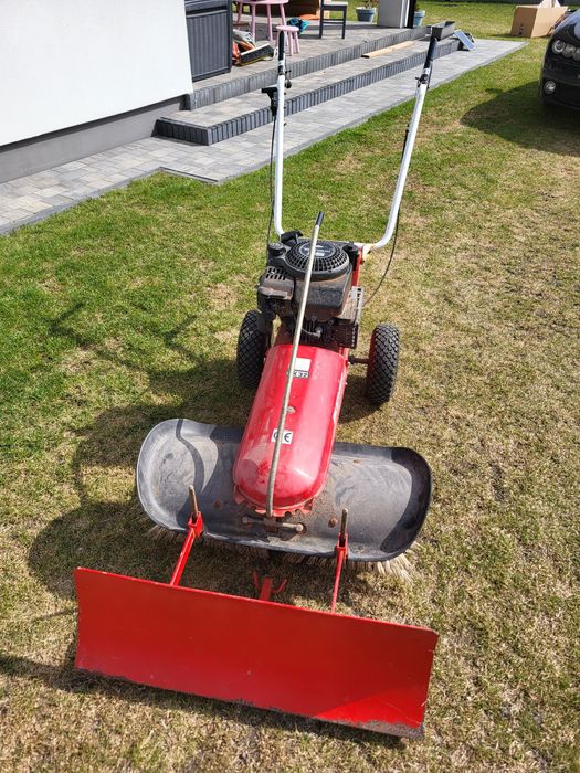 Zamiatarka  z pługiem bucher tk32 brigss stratton po serwisie