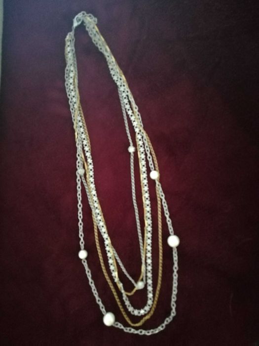 Colar comprido em alta bijutaria com 5 voltas