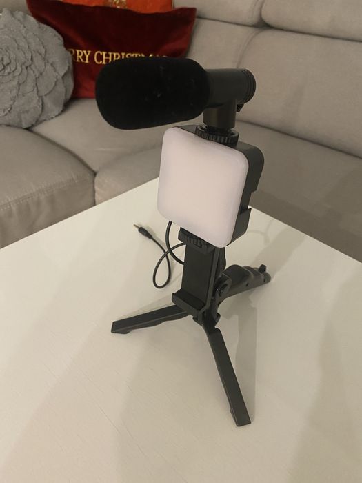 Statyw z oświetleniem mikrofonem podpieciem do iphone i inych