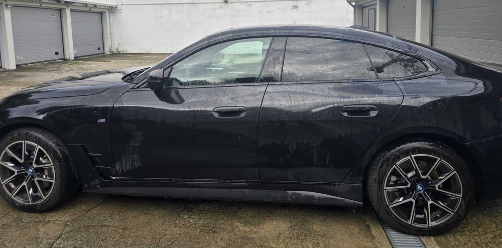 BMW i4 edrive40 Preto
