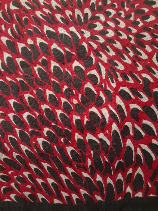 Бордовый шарф палантин