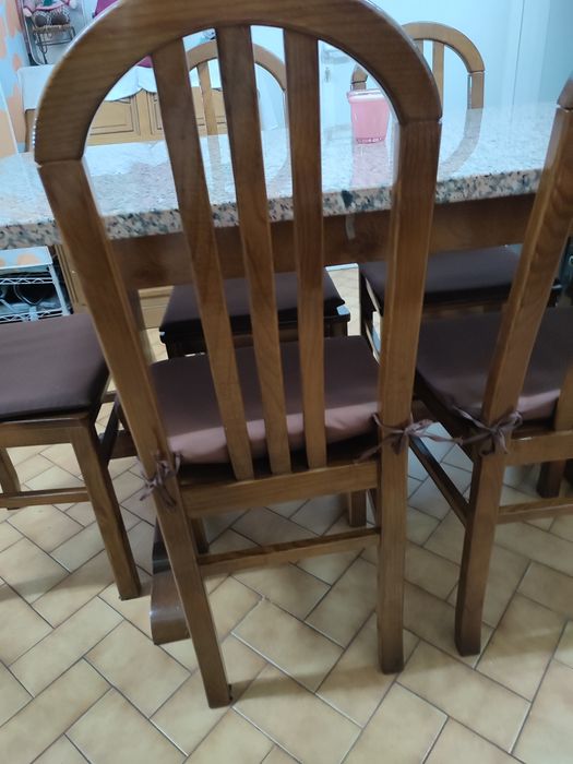 Conjunto mesa e 6 cadeiras