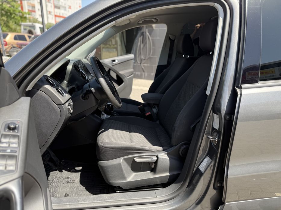 VW Tiguan рестовий (не фарбований)