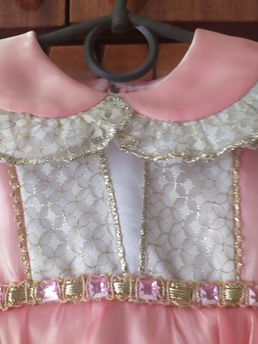 Новорічний костюм сніжинки та маленької принцеси