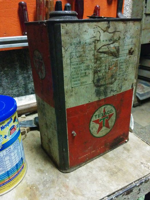 Latas de óleo antigas