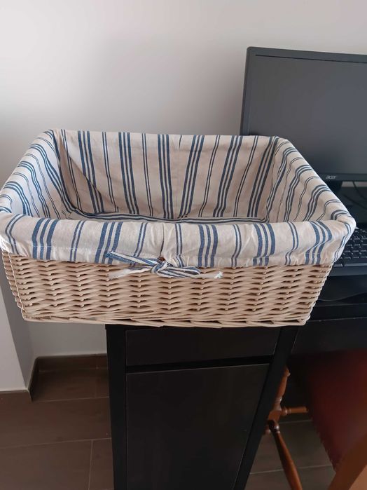 Cesto em Vime Cru forrado, utilidade para lavandaria ou outra