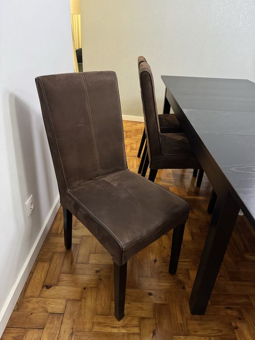 Mesa extensivel com 6 cadeiras (175/217/259)