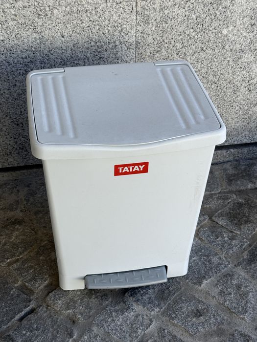 Caixote lixo com tampa