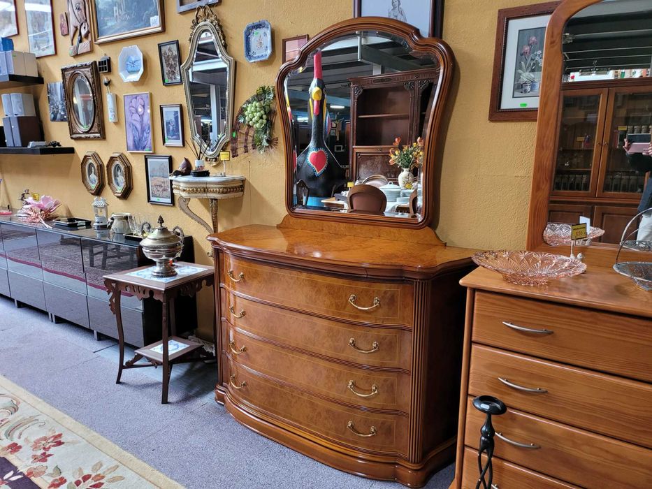 Excelente cómoda com espelho - óptimo estado e qualidade