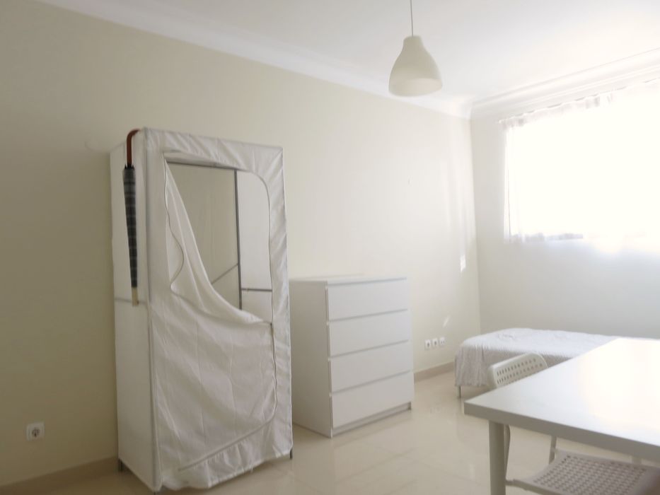 Quarto nas Olaias - tudo incluido.