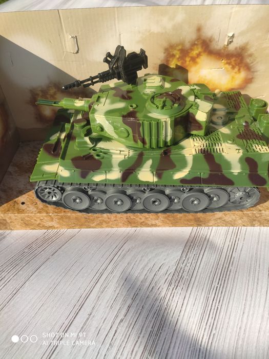 Танк іграшковий великий