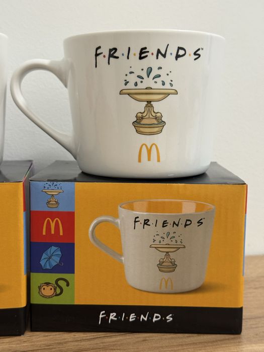 Чашки кружки Friends МакДональдз Друзі McDonalds диван фонтан рамка