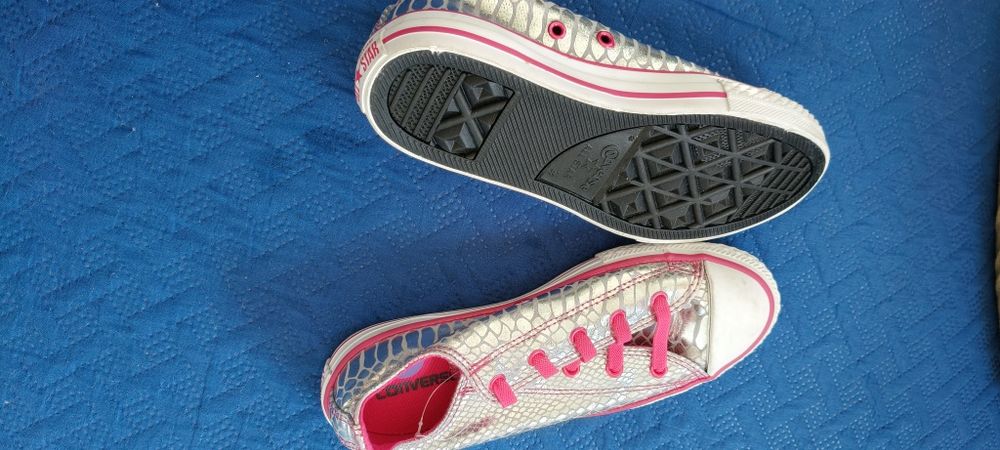 buty  trampki Converse All Star w srebrnym kolorze z różowymi akcentami.Rozmiar 36.5