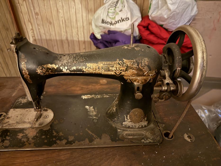 Maszyna do szycia Singer-Antyk ok.1897r.- komplet ze stolem