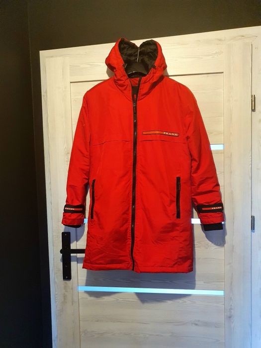 Długa kurtka czerwono-czarna