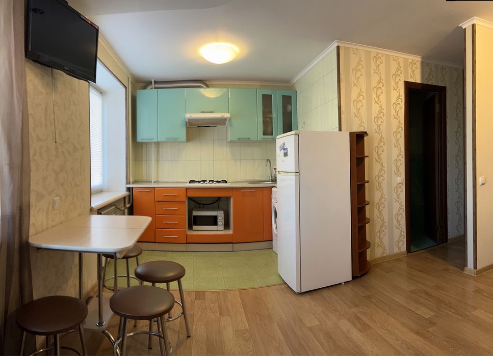 2 км. ВЕЛИКИЙ ВИБІР. По добово. . Центр міста. Жд. Авто вокзали