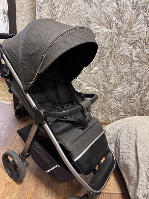 Прогулянкова коляска Carrello Bravo