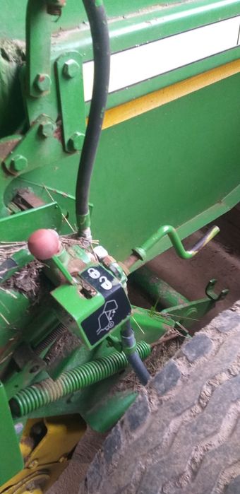 Прес пресс підборщик підбирач рулоний