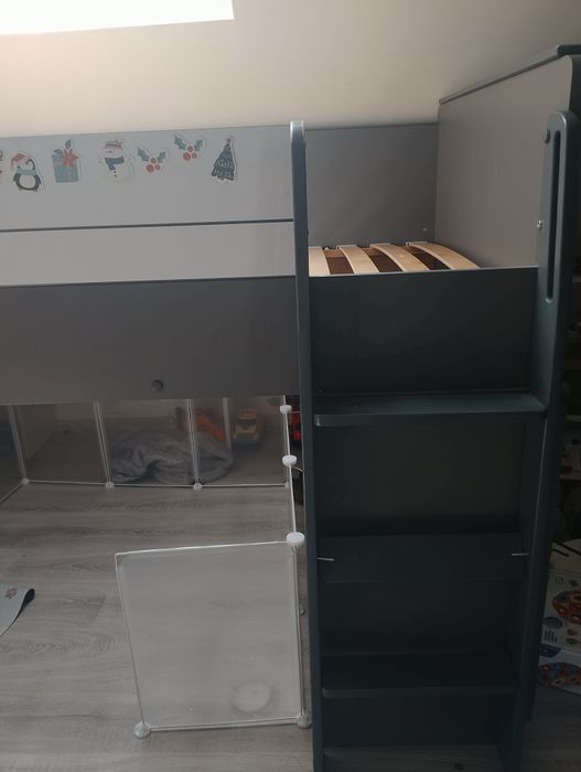 Łóżko piętrowe z biurkiem